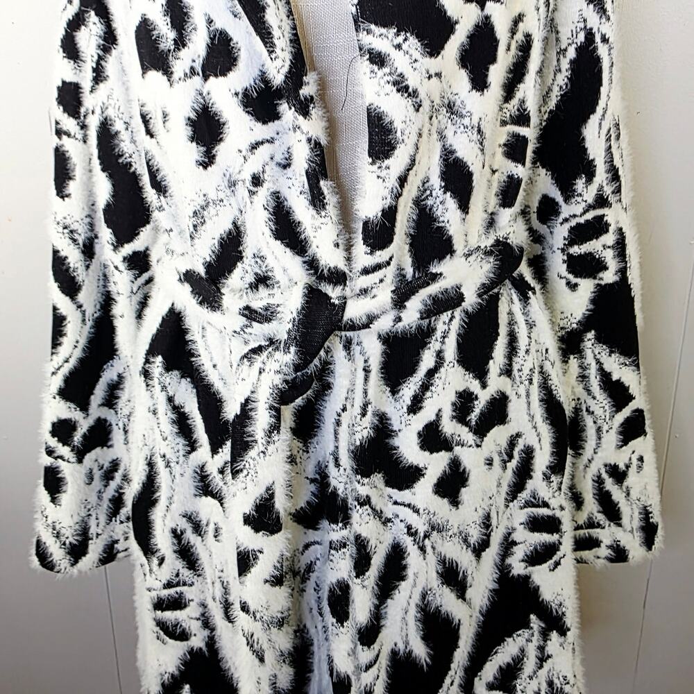 White House Black Market Iris Sweater Coat XL Black White Belted Heavy Luxury - Picture 6 of 16